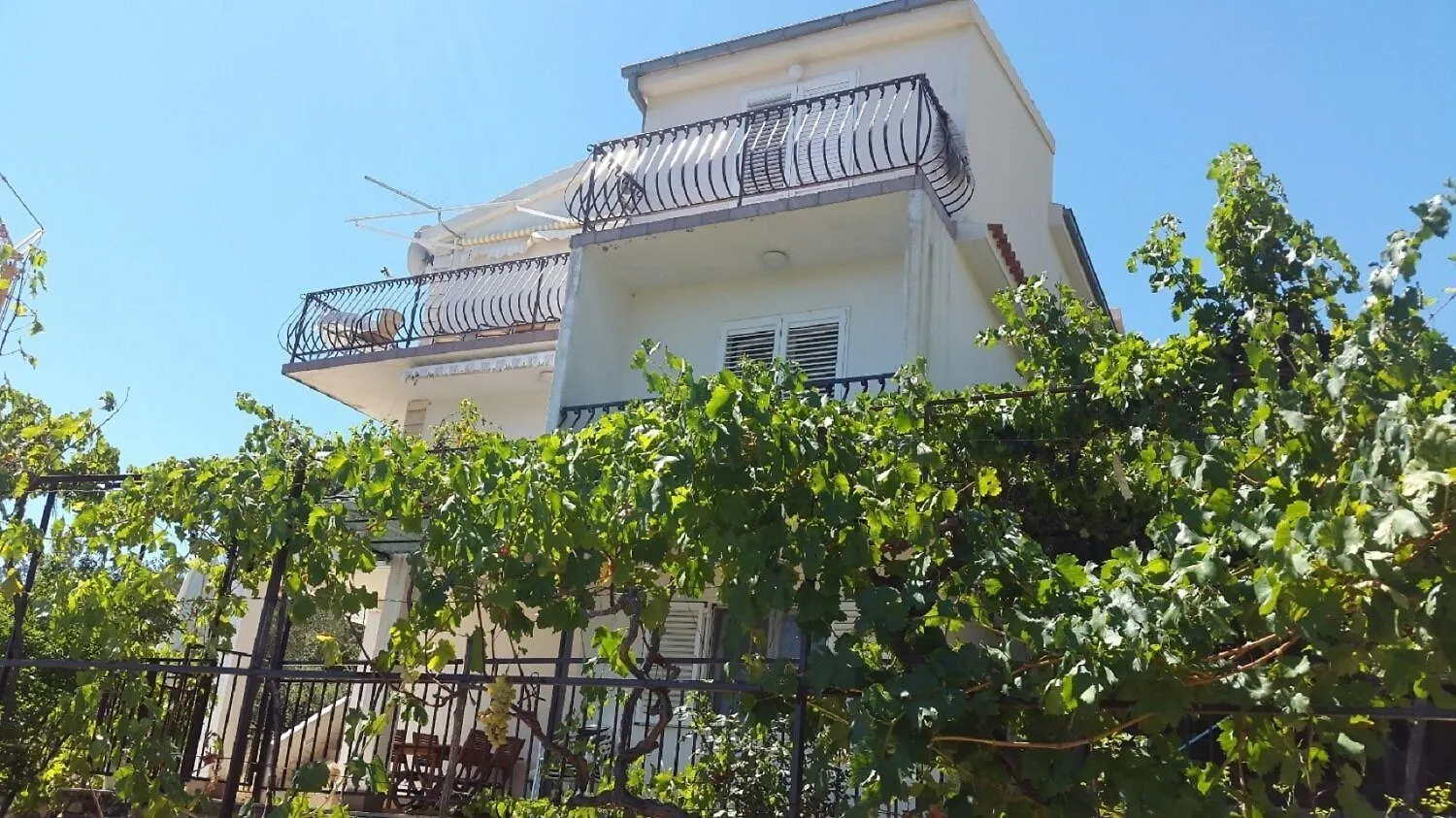 Apartments Nina Seget Vranjica Croatia