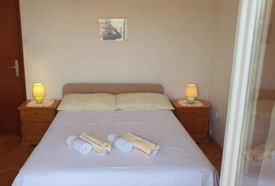 Apartments Nina Seget Vranjica 0*,