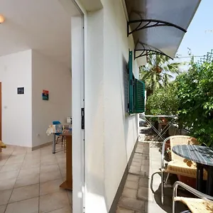 Apartament Mare - 30 M From Pebble, Seget Vranjica
